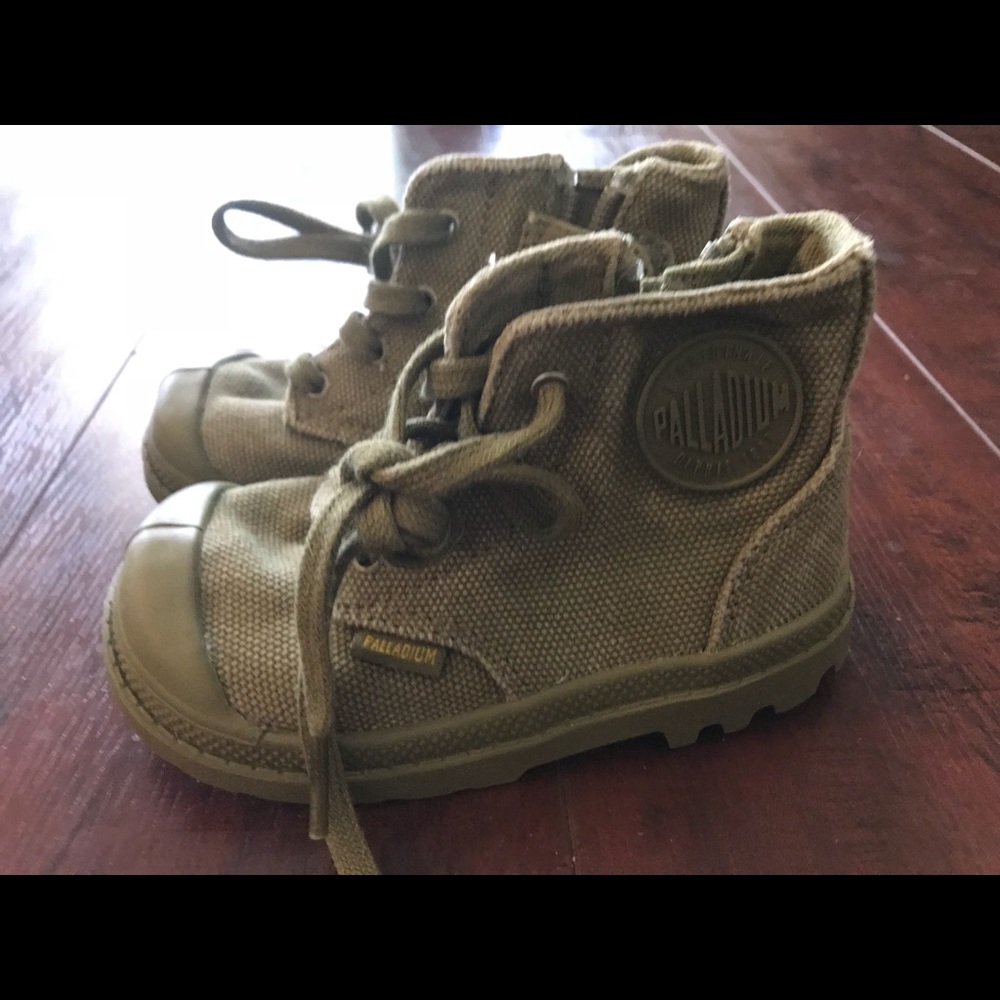 Toddler size 6 palladium boots olive